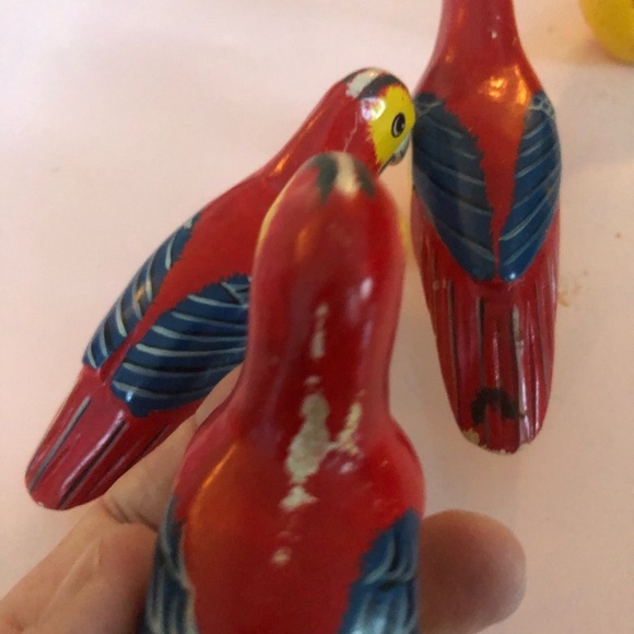 Vibrant Red and Blue Bird wood parrot napkin rings. Preloved - Picture 7 of 8